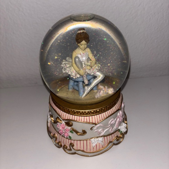 SAN FRANCISCO MUSIC BOX COMPANY BALLERINA SNOW GLOBE Beautiful Condition - Picture 5 of 5
